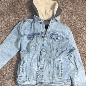 Jean jacket with sherpa inside